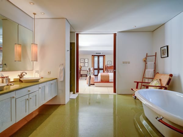 Casa Evaliza - Master bedroom ensuite bathroom